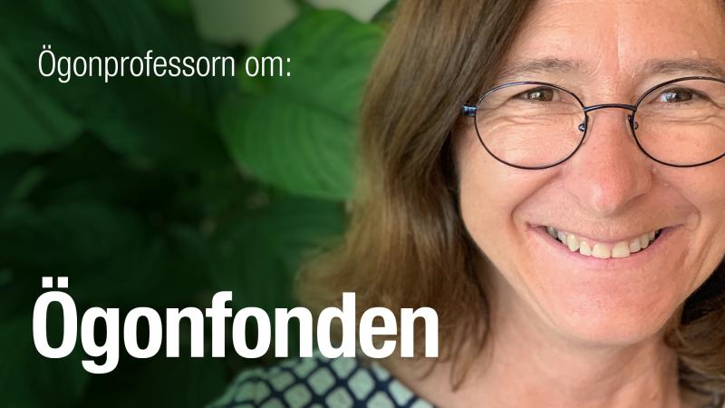 Fatima har mörkt hår, glasögon och ser glad ut på bilden. Hon står framför en stor grön växt och har en svart-vit rutig topp på sig.