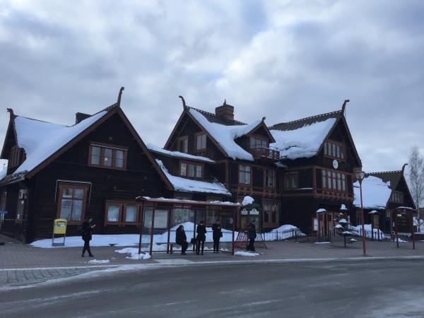 På bilden syns Bodens vackra stationshus i lite vikingastil!